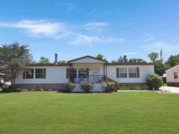 39065 Holly Hill Dr, Gonzales, LA 70737