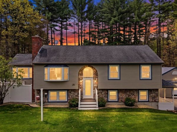26 Mayflower Drive, Litchfield, NH 03052