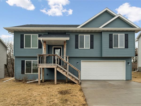 886 Summit Court , Coralville, IA 52241