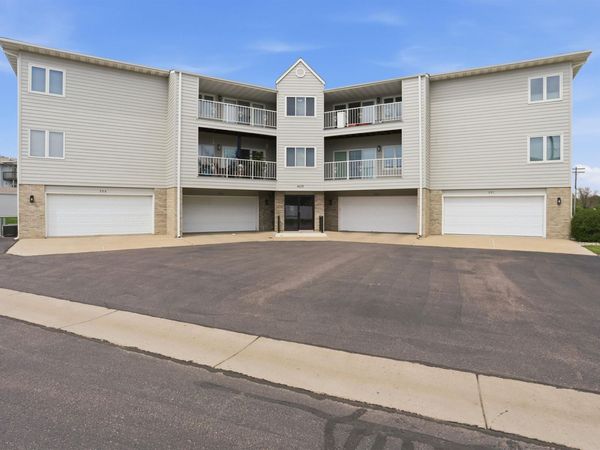4609 S Oxbow Ave, Unit 303, Sioux Falls, SD 57106