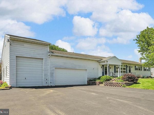 1390 POTTSVILLE PIKE , SHOEMAKERSVILLE, PA 19555