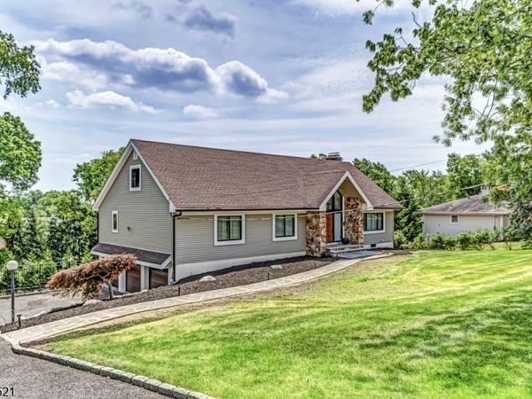 136 Carlough Rd, Upper Saddle River, NJ 07458