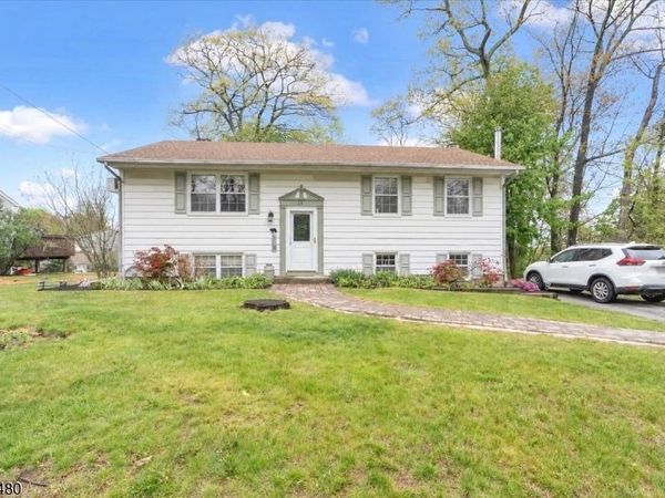 39 Post Brook Rd, West Milford, NJ 07480