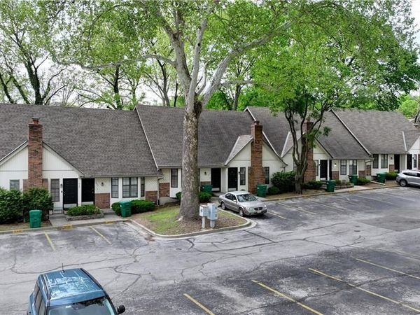 9730 Locust Street, Kansas City, MO 64131