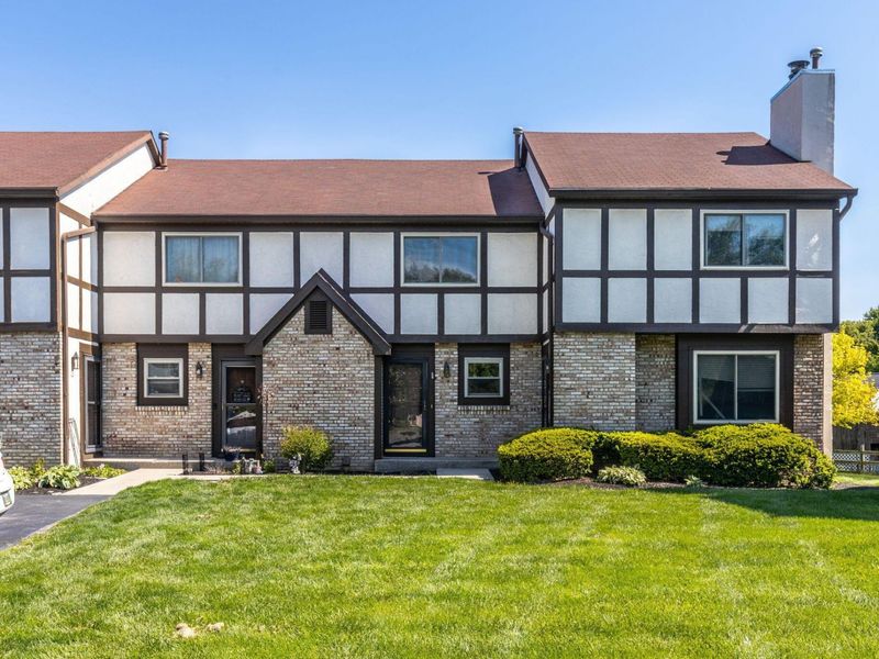 8224 Laramie Place, Unit 3, Powell, OH 43065 Photo 2