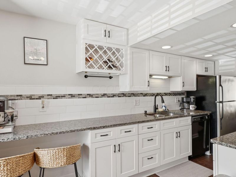 2574 Scioto View Lane, Unit G, Columbus, OH 43221 Photo 9
