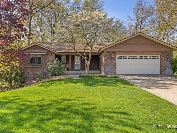 2012 Timberview Drive NE, Grand Rapids, MI 49525