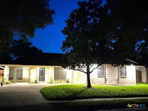 213 Paisano Drive, Victoria, TX 77904