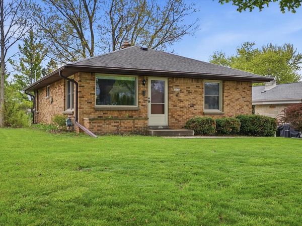 10035 Highwood AVENUE, Wauwatosa, WI 53222