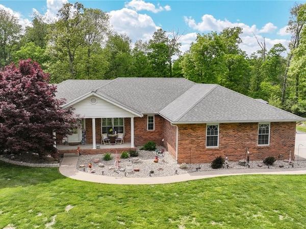 31531 Oak Trail Drive , Brighton, IL 62012