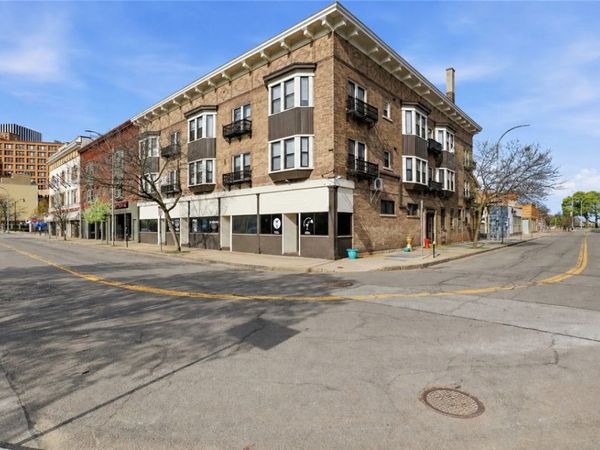 127 Liberty Pole Way, Rochester, NY 14604