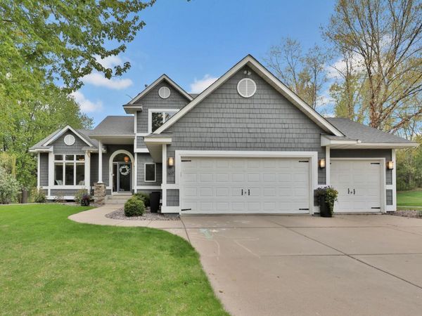 507 Owasso Hills Drive, Roseville, MN 55113