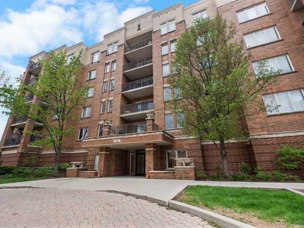 655 PERRIE Drive , Unit 206, Elk Grove Village, IL 60007