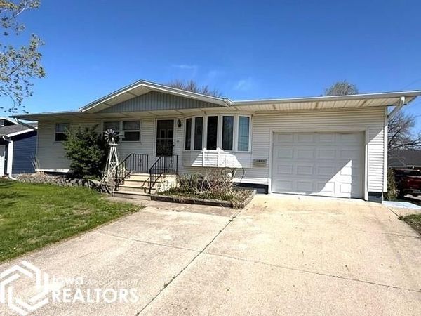 1601 5th Street, Emmetsburg, IA 50536