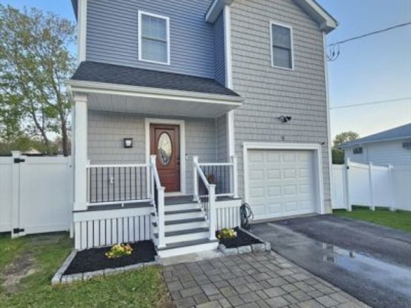 9 Hall St, Webster, MA 01570