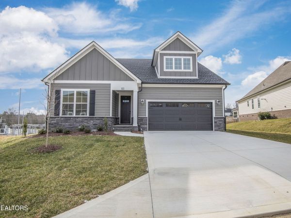 195 Trillium Tr, Lenoir City, TN 37771