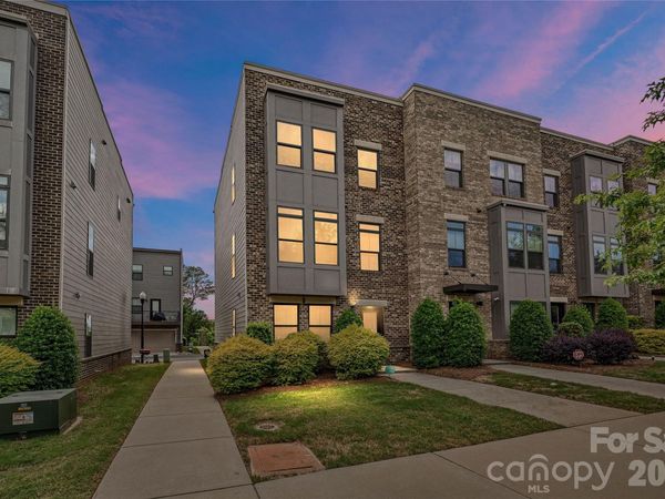653 Uwharrie River Road, Charlotte, NC 28211