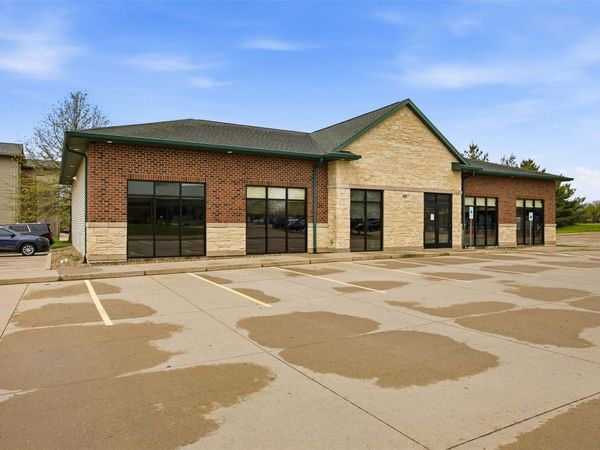 450 Colton Circle NE, Cedar Rapids, IA 52402