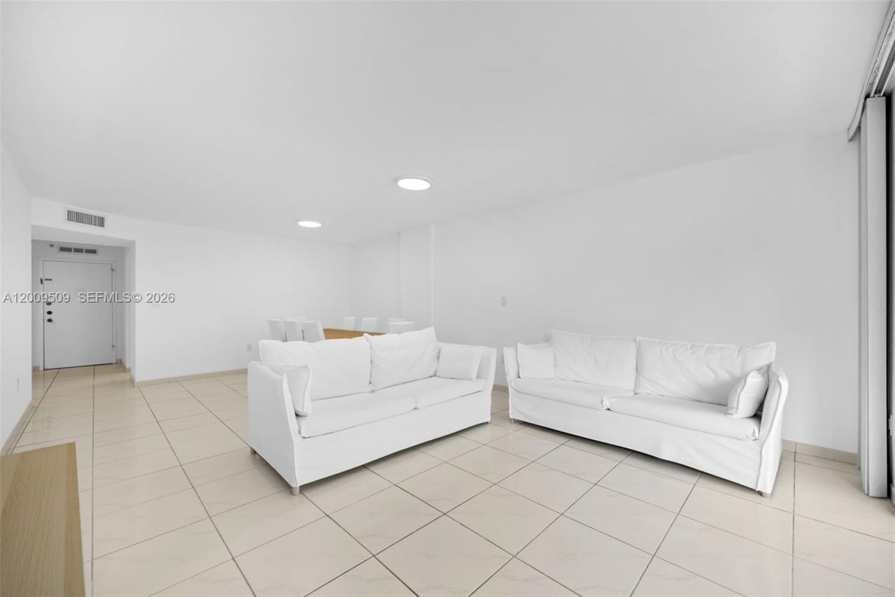 2780 NE 183rd St, Unit 115, Aventura, FL 33160 Photo