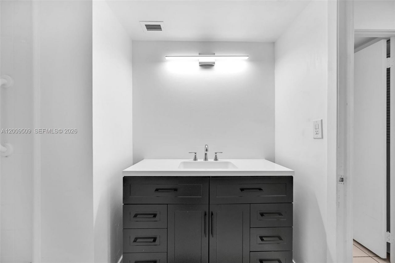 2780 NE 183rd St, Unit 115, Aventura, FL 33160 Photo