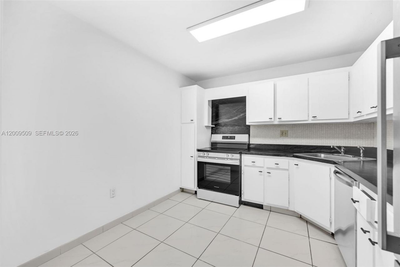 2780 NE 183rd St, Unit 115, Aventura, FL 33160 Photo