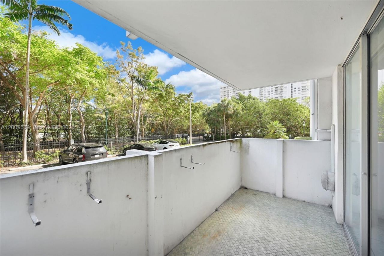2780 NE 183rd St, Unit 115, Aventura, FL 33160 Photo