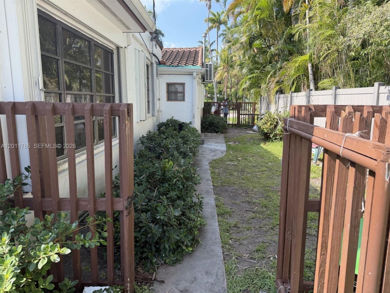 1024 Tyler St , Hollywood, FL 33019 Photo