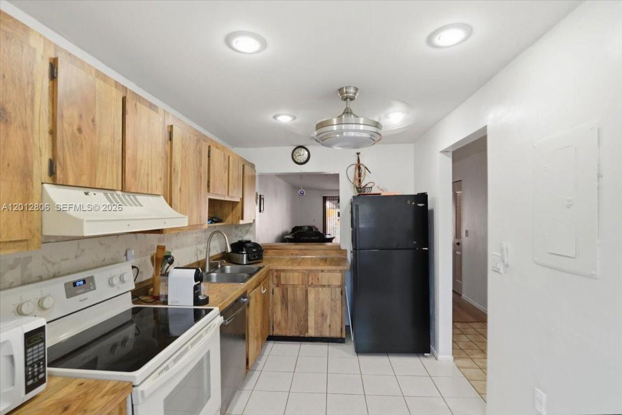 1270 NW 99th Ave , Unit 60, Pembroke Pines, FL 33024 Photo