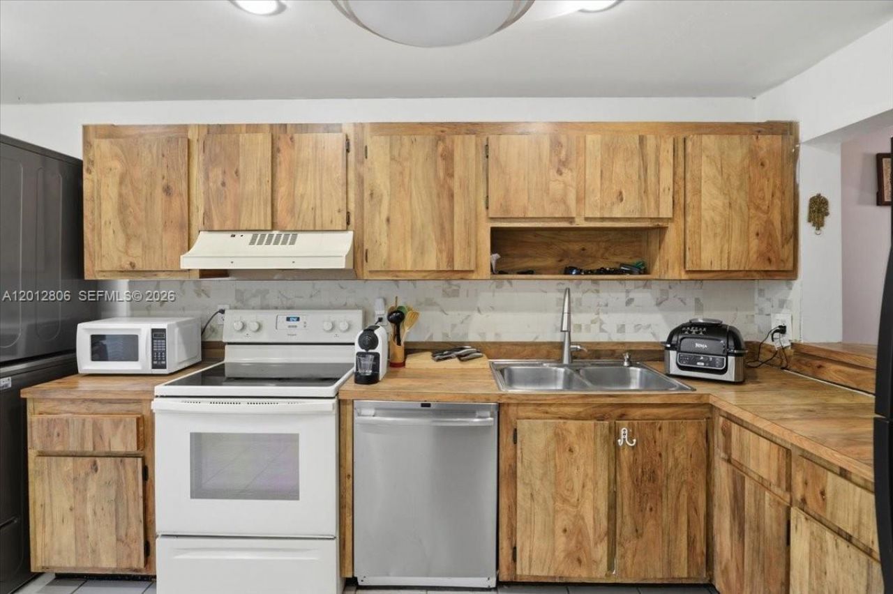 1270 NW 99th Ave , Unit 60, Pembroke Pines, FL 33024 Photo