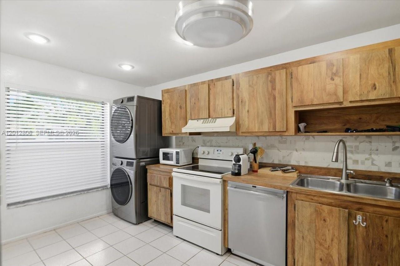1270 NW 99th Ave , Unit 60, Pembroke Pines, FL 33024 Photo
