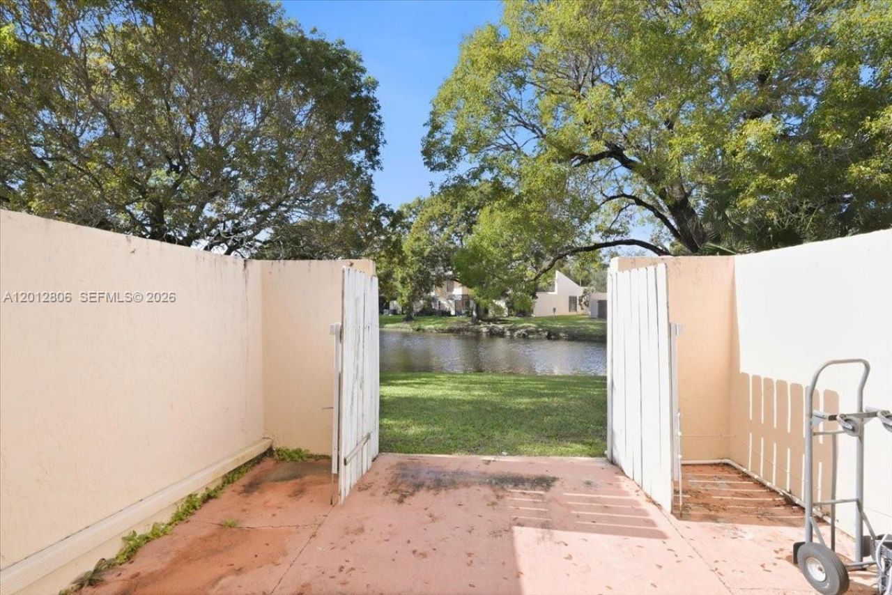 1270 NW 99th Ave , Unit 60, Pembroke Pines, FL 33024 Photo