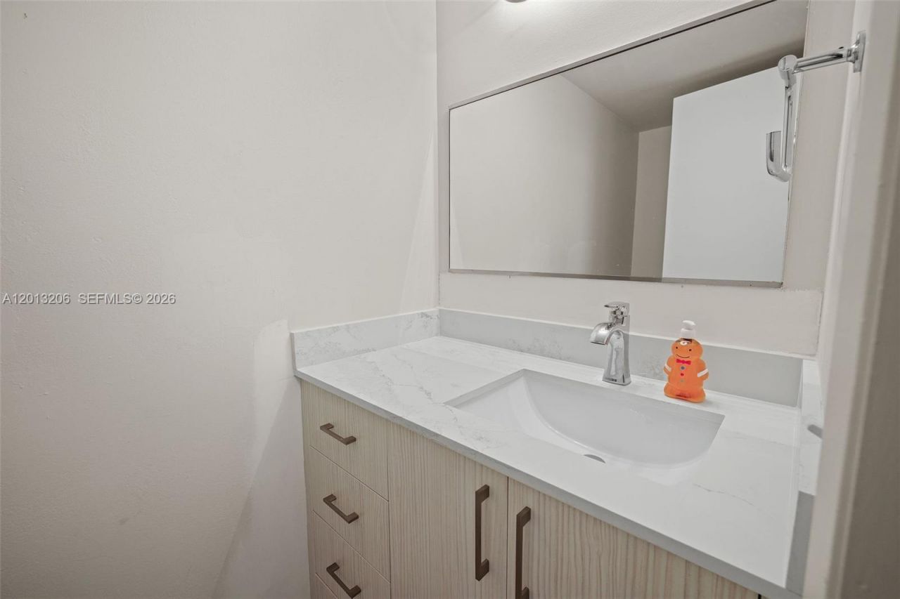 9800 W Bay Harbor Dr , Unit 406, Bay Harbor Islands, FL 33154 Photo