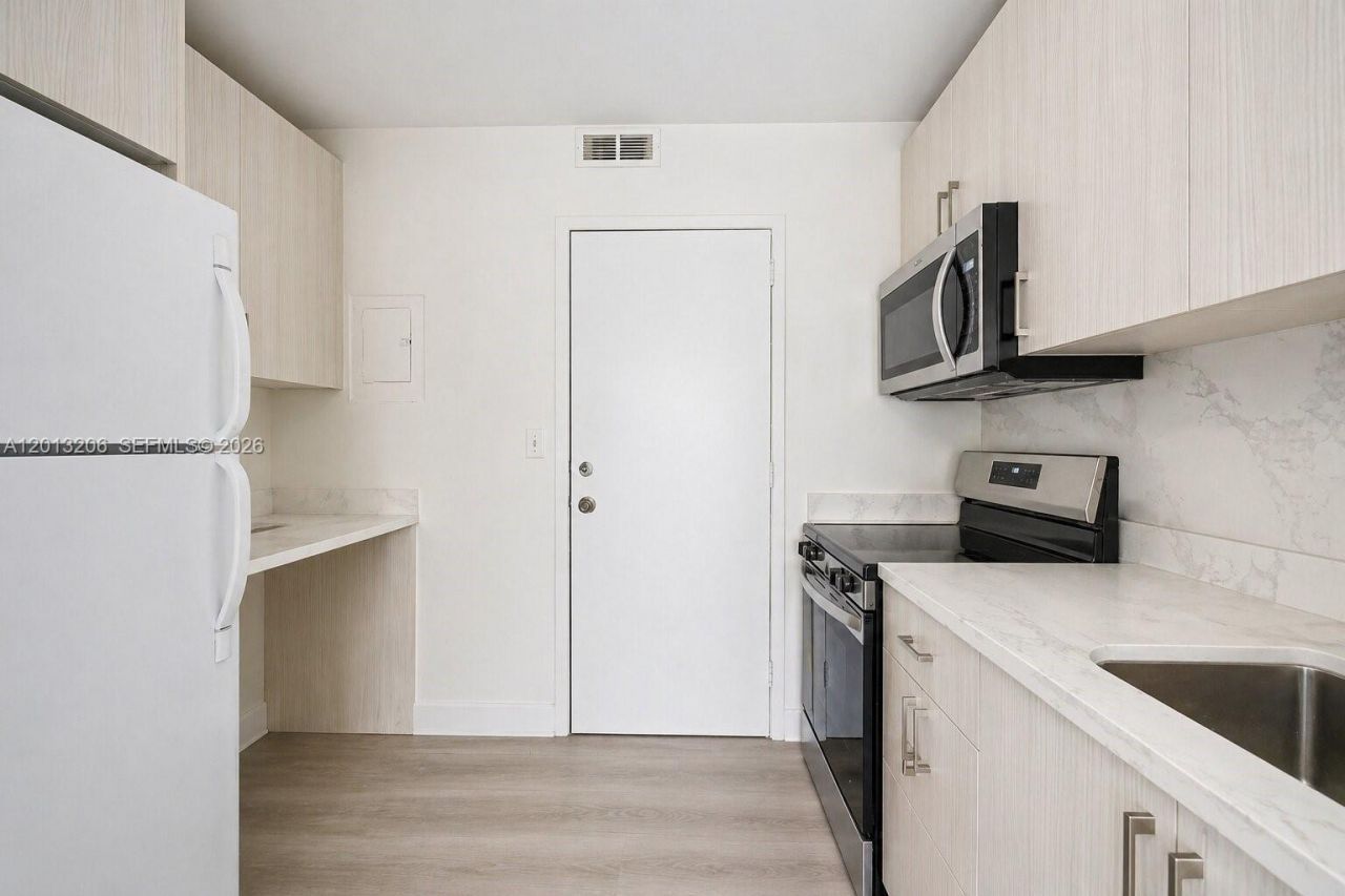 9800 W Bay Harbor Dr , Unit 406, Bay Harbor Islands, FL 33154 Photo