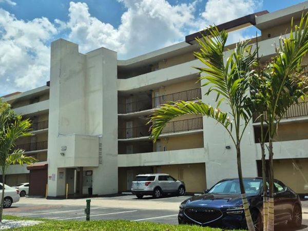 8870 Fontainebleau Blvd , Unit 304, Miami, FL 33172
