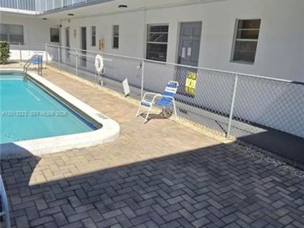 30 SE 4th Ave , Unit 115, Hallandale Beach, FL 33009