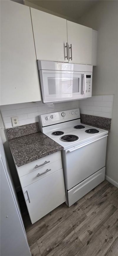 30 SE 4th Ave , Unit 115, Hallandale Beach, FL 33009 Photo