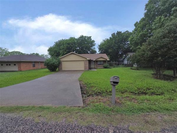 108 S Florence Street, Tioga, TX 76271