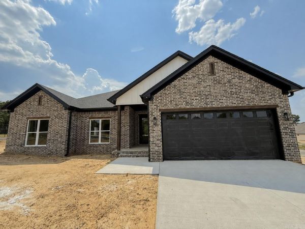 1 Camelot Court, Greenbrier, AR 72058