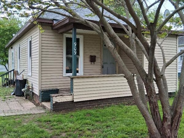 909 Cable Street , Streator, IL 61364