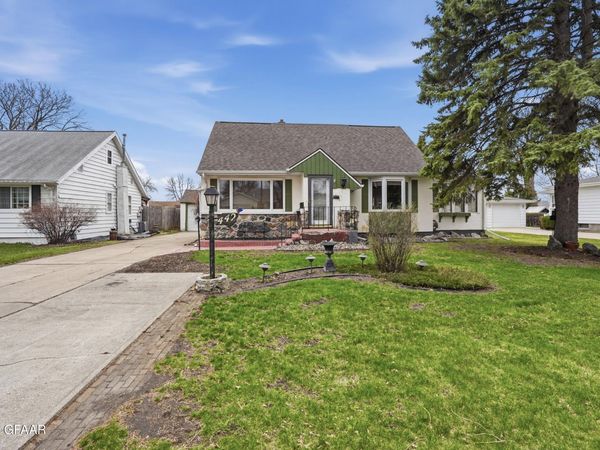 442 5TH Avenue SE, East Grand Forks, MN 56721