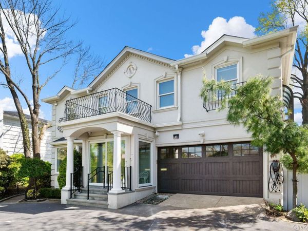 49 Harborview W, Lawrence, NY 11559