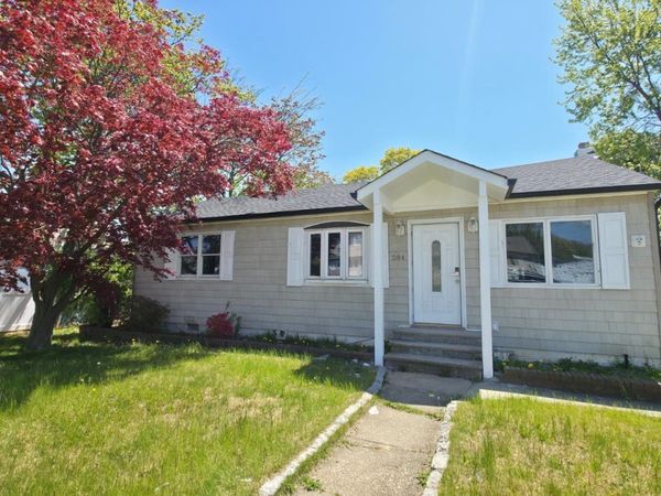 284 15th Street , West Babylon, NY 11704