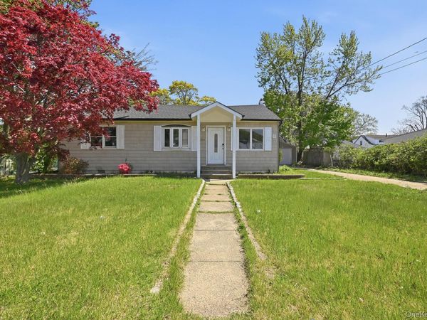 284 15th Street , West Babylon, NY 11704