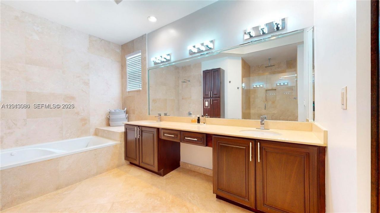 11530 NW 82nd Ter, Unit 11530, Doral, FL 33178 Photo