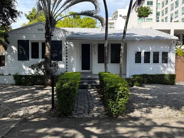 250 SW 19th Rd, Miami, FL 33129