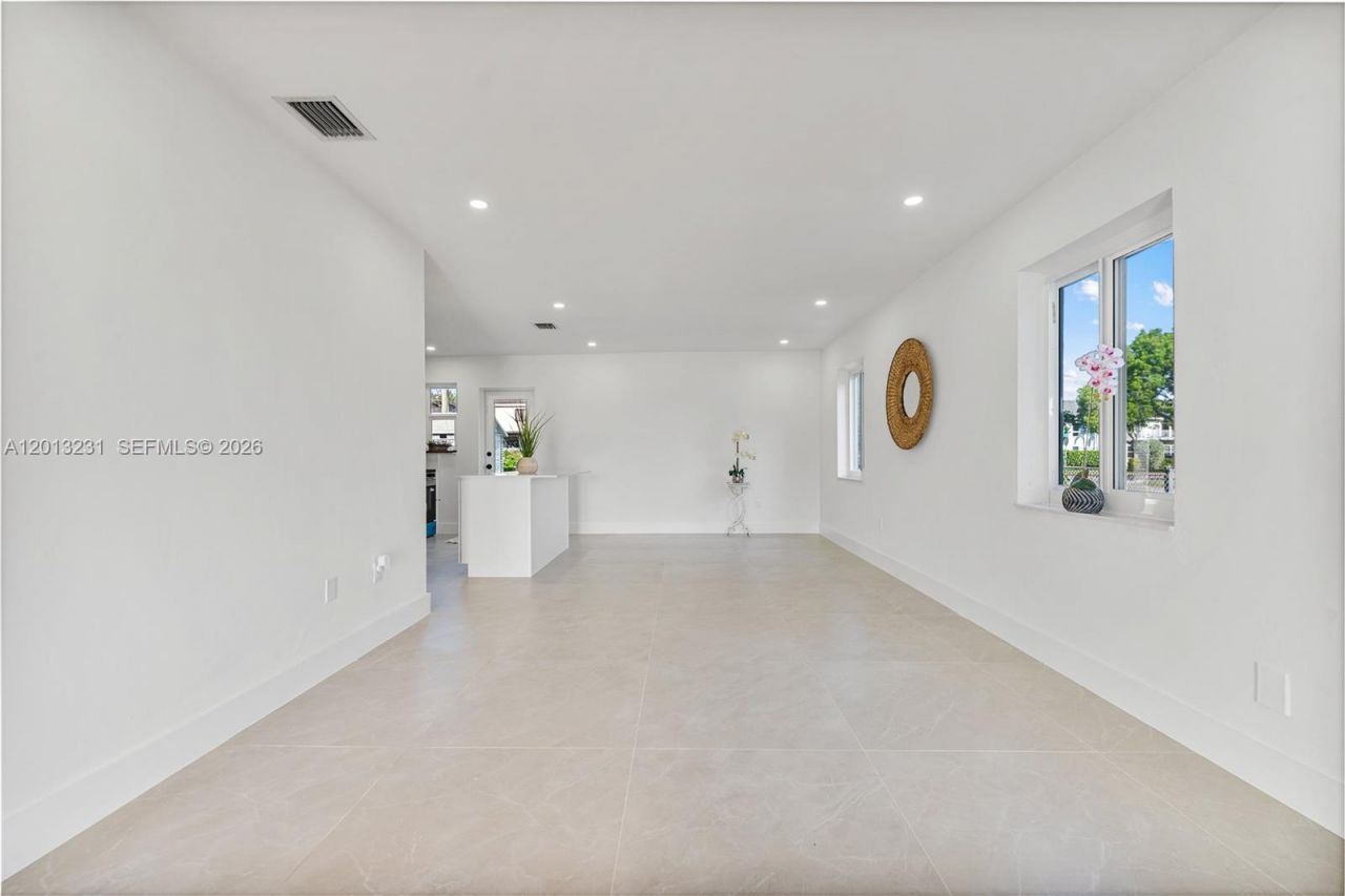 1044 NE 4th Ave, Homestead, FL 33030 Photo