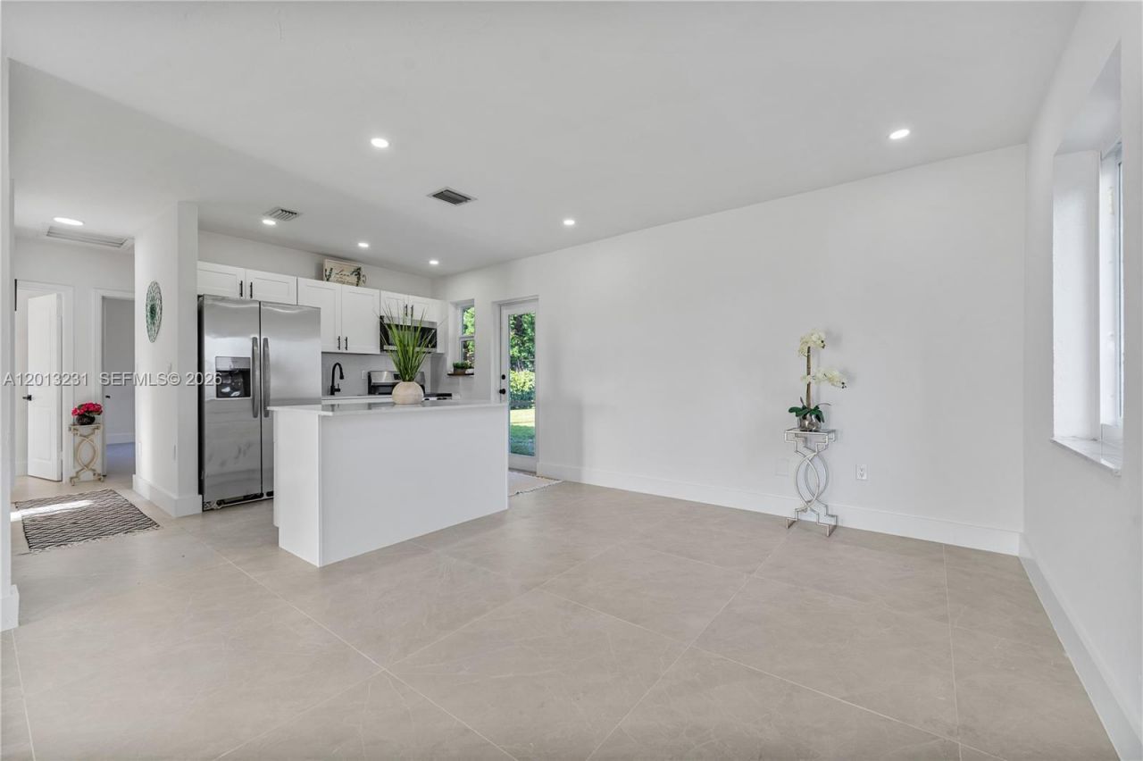 1044 NE 4th Ave, Homestead, FL 33030 Photo