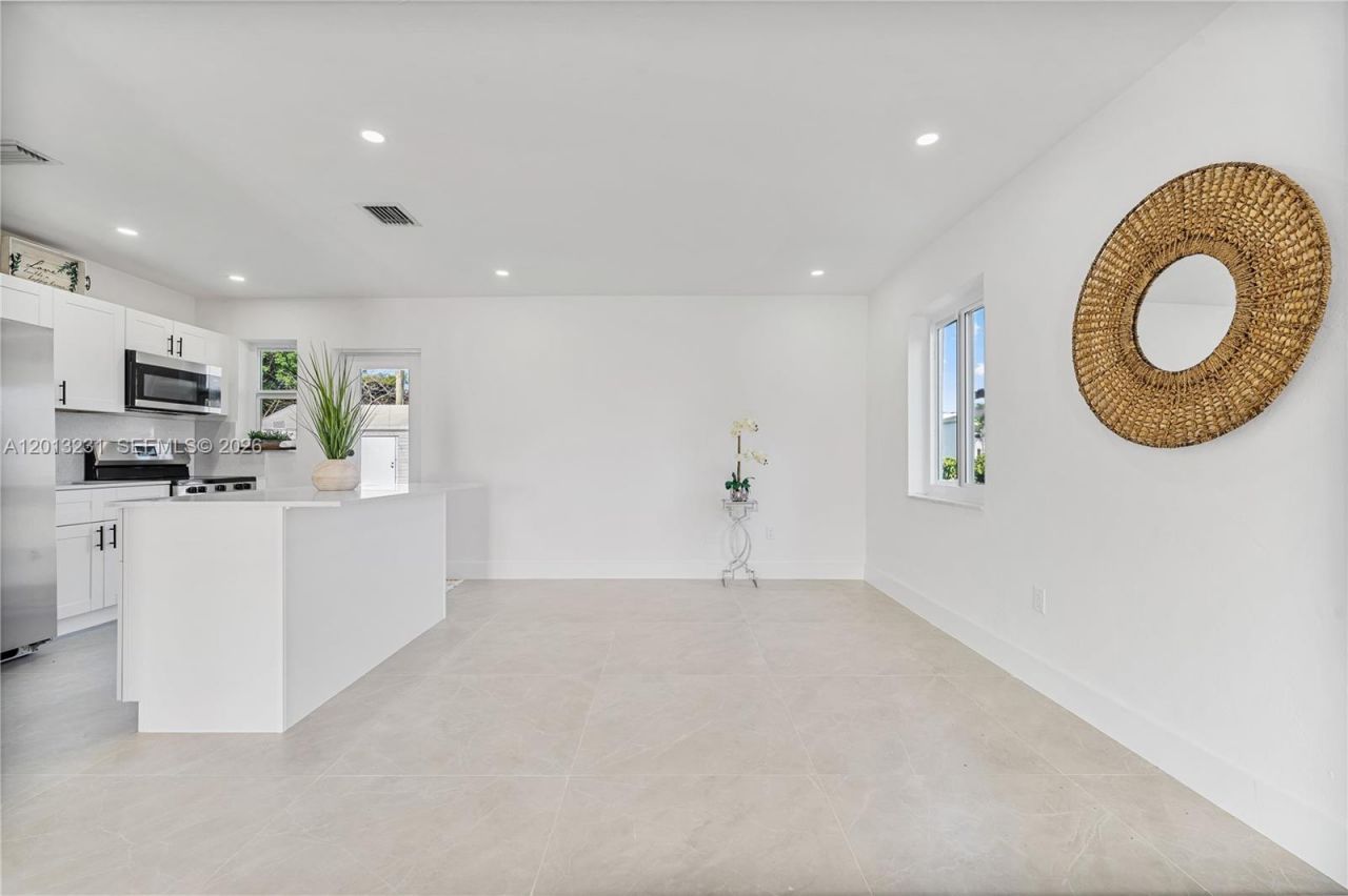 1044 NE 4th Ave, Homestead, FL 33030 Photo