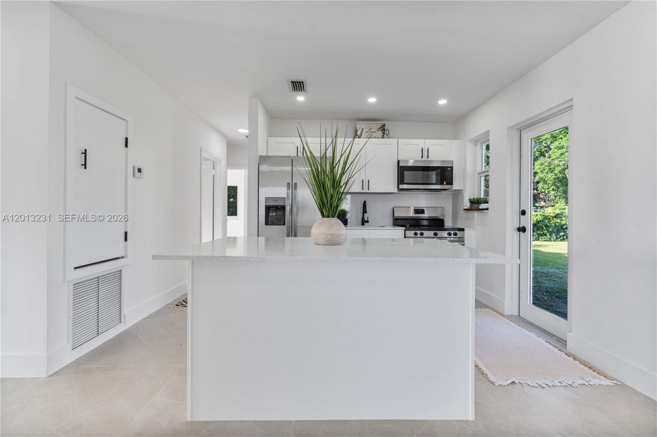 1044 NE 4th Ave, Homestead, FL 33030 Photo