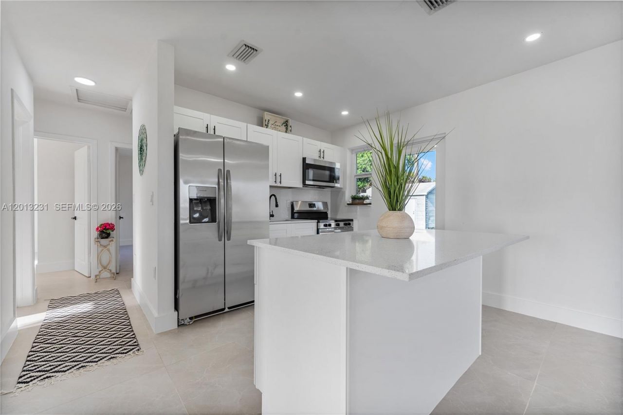 1044 NE 4th Ave, Homestead, FL 33030 Photo